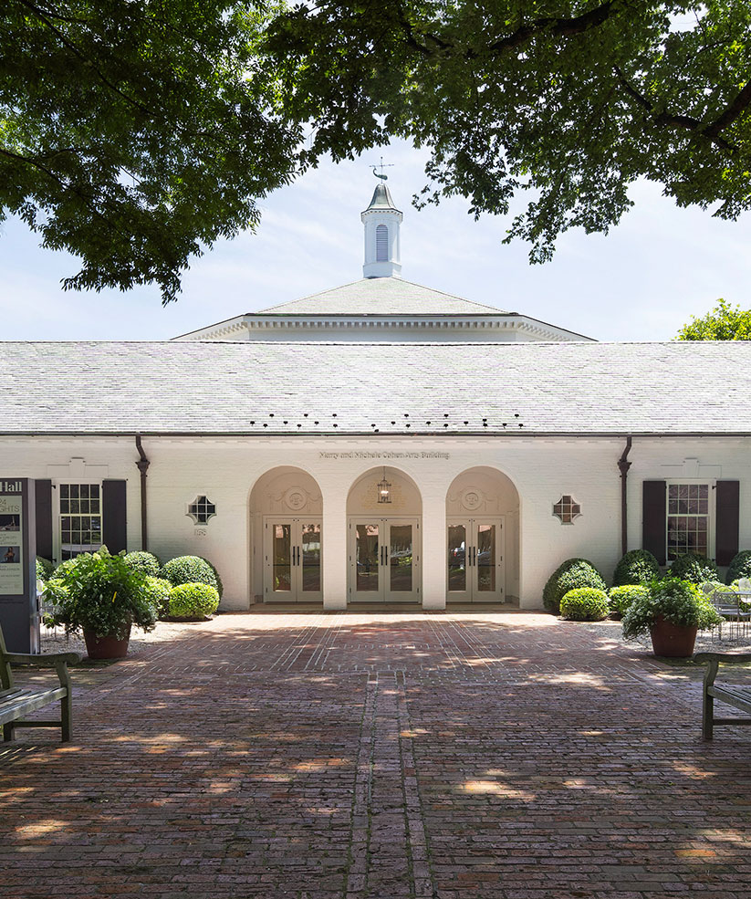 Upscale restaurant and boutique inn experience in the Hamptons