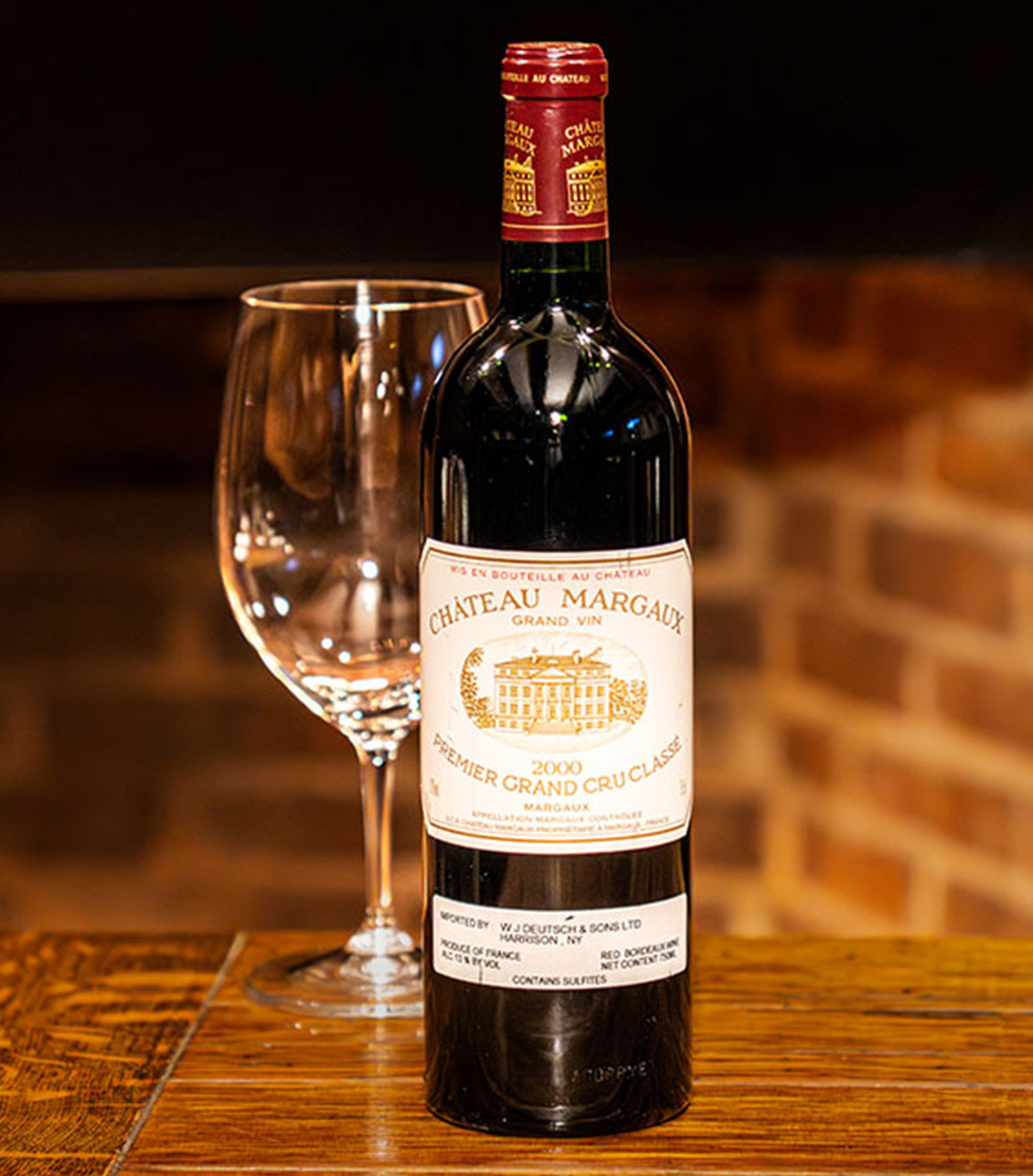 Upscale restaurant and boutique inn experience in the Hamptons