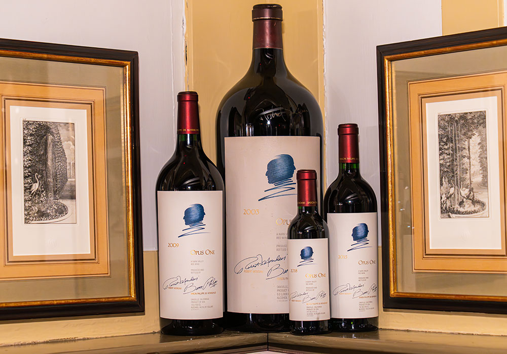 Upscale restaurant and boutique inn experience in the Hamptons