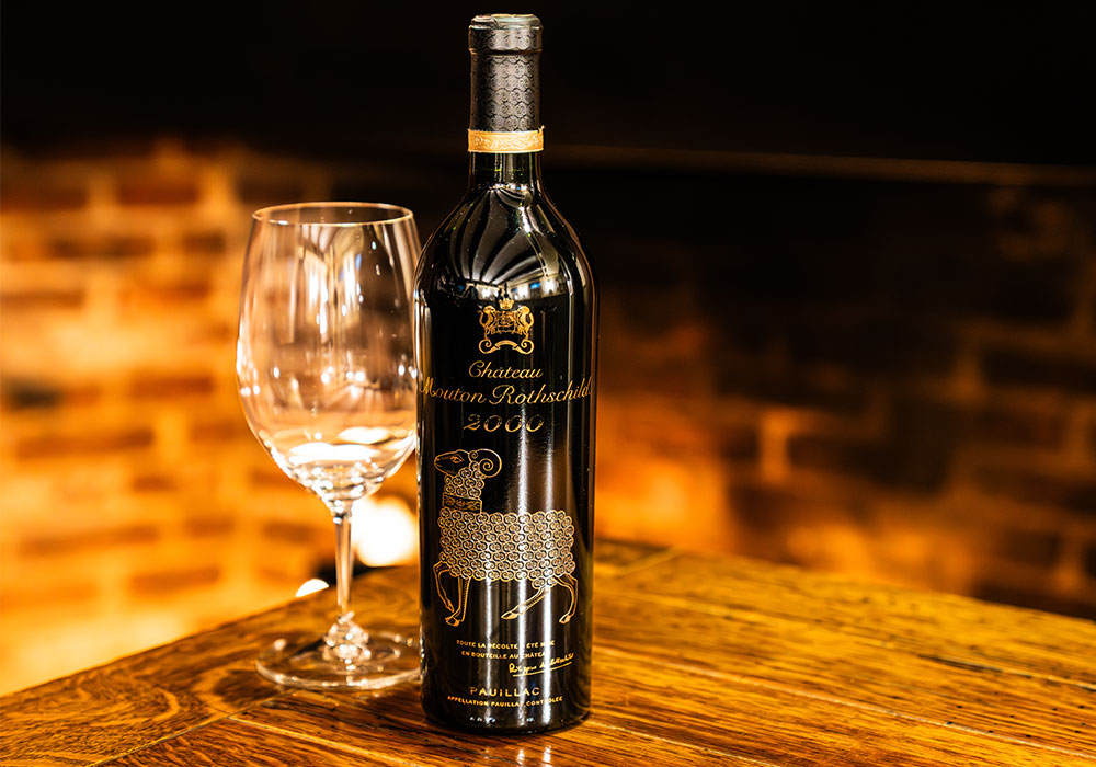 Upscale restaurant and boutique inn experience in the Hamptons